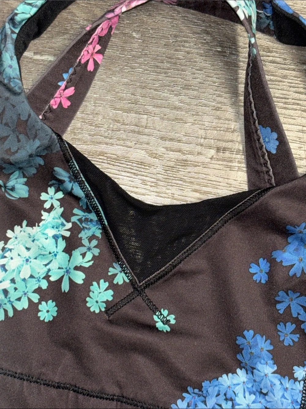 Lululemon Floral Crisscross Sports Bra in Black, sz 6